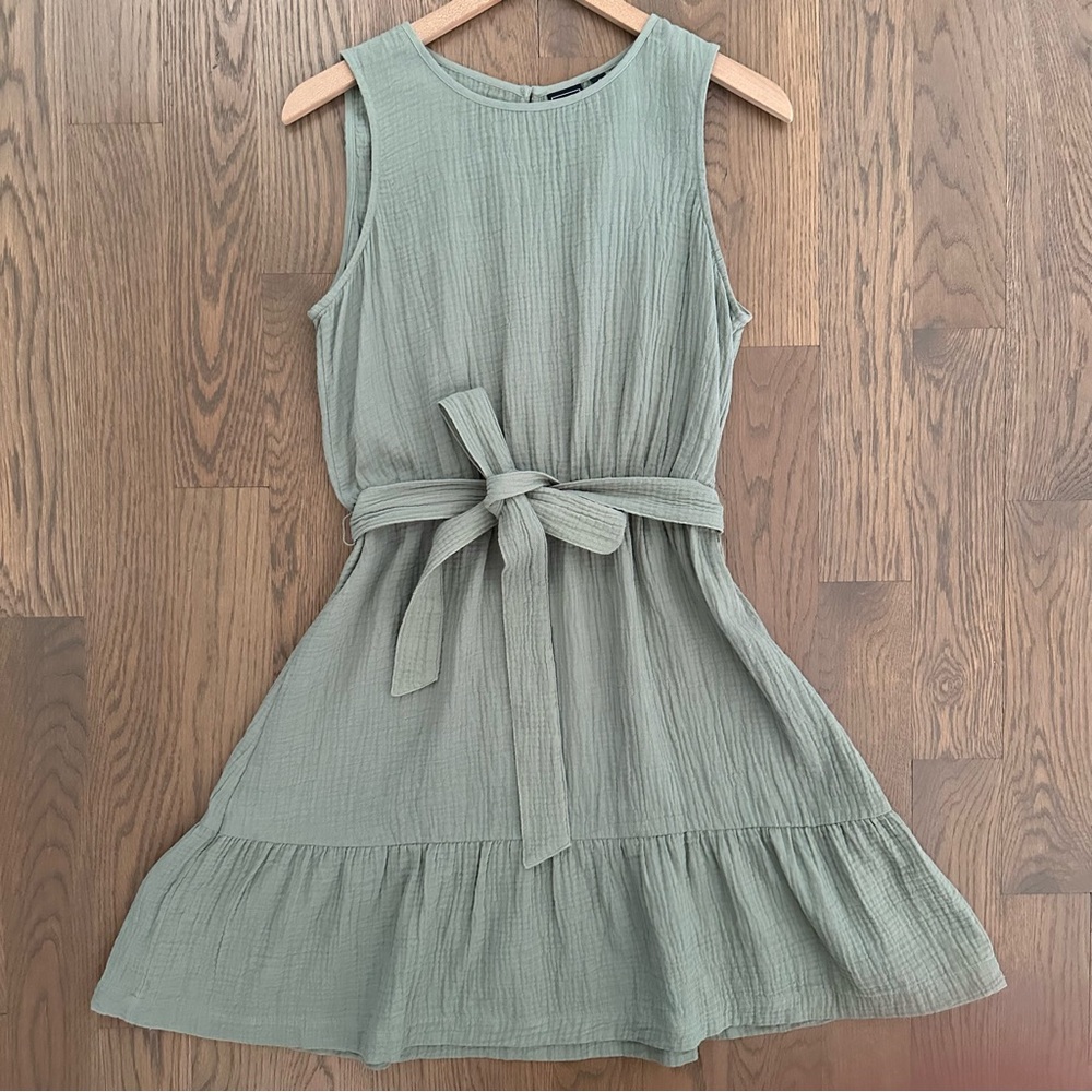NWT GAP Ruffle Hem Gauze Tie-Waist Sleeveless Dress in Sage Green Size Small - Picture 1 of 8